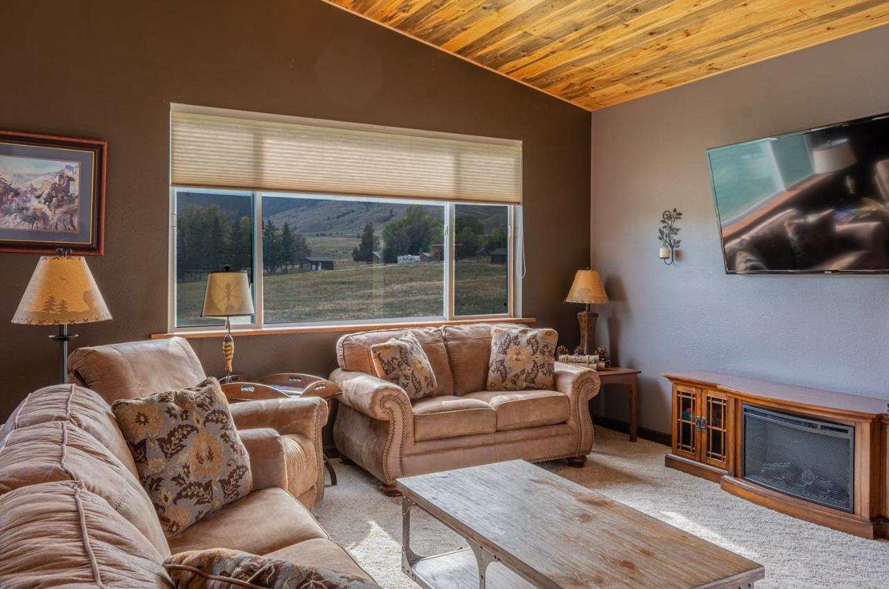 Bison Lodge - Lg Home - 2 Bedrooms - Less Than 5 Miles To Yellowstone North Entrance, Sleeps Up To 8 Gardiner Εξωτερικό φωτογραφία