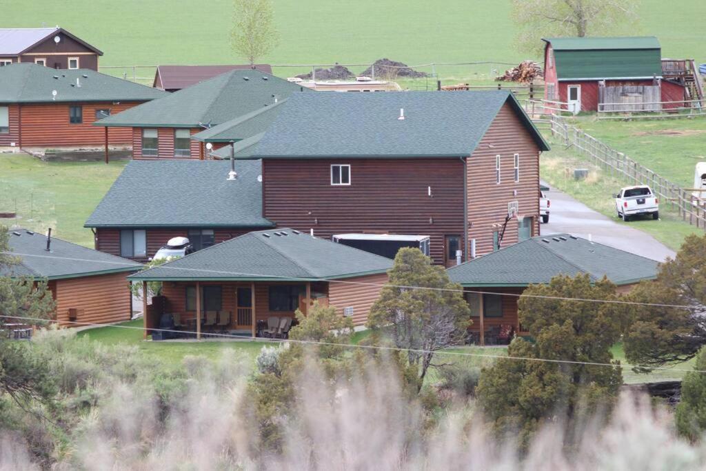 Bison Lodge - Lg Home - 2 Bedrooms - Less Than 5 Miles To Yellowstone North Entrance, Sleeps Up To 8 Gardiner Εξωτερικό φωτογραφία