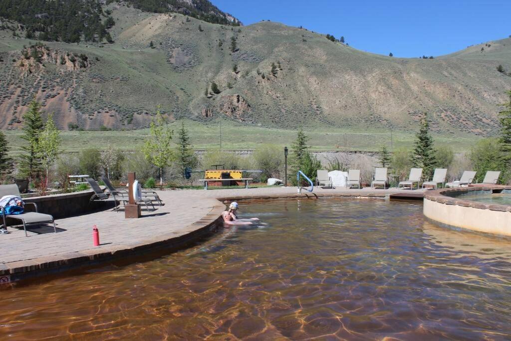 Bison Lodge - Lg Home - 2 Bedrooms - Less Than 5 Miles To Yellowstone North Entrance, Sleeps Up To 8 Gardiner Εξωτερικό φωτογραφία