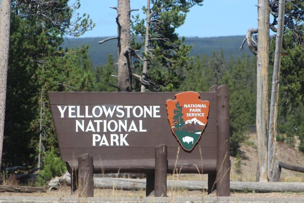 Bison Lodge - Lg Home - 2 Bedrooms - Less Than 5 Miles To Yellowstone North Entrance, Sleeps Up To 8 Gardiner Εξωτερικό φωτογραφία
