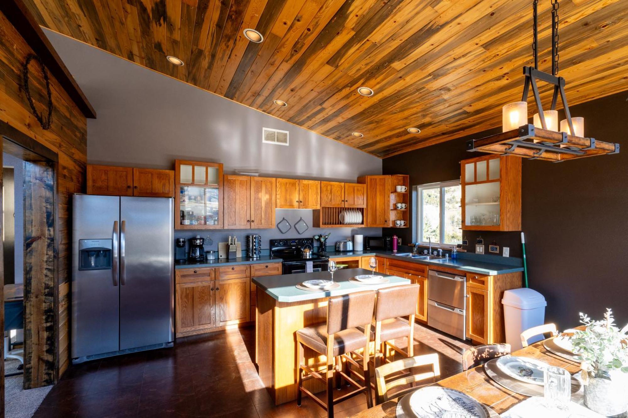 Bison Lodge - Lg Home - 2 Bedrooms - Less Than 5 Miles To Yellowstone North Entrance, Sleeps Up To 8 Gardiner Εξωτερικό φωτογραφία
