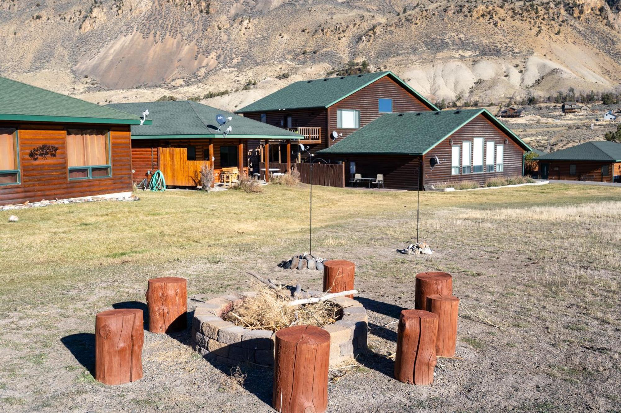 Bison Lodge - Lg Home - 2 Bedrooms - Less Than 5 Miles To Yellowstone North Entrance, Sleeps Up To 8 Gardiner Εξωτερικό φωτογραφία