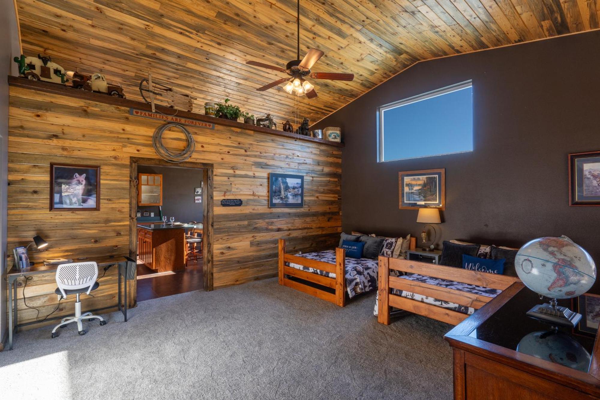 Bison Lodge - Lg Home - 2 Bedrooms - Less Than 5 Miles To Yellowstone North Entrance, Sleeps Up To 8 Gardiner Εξωτερικό φωτογραφία