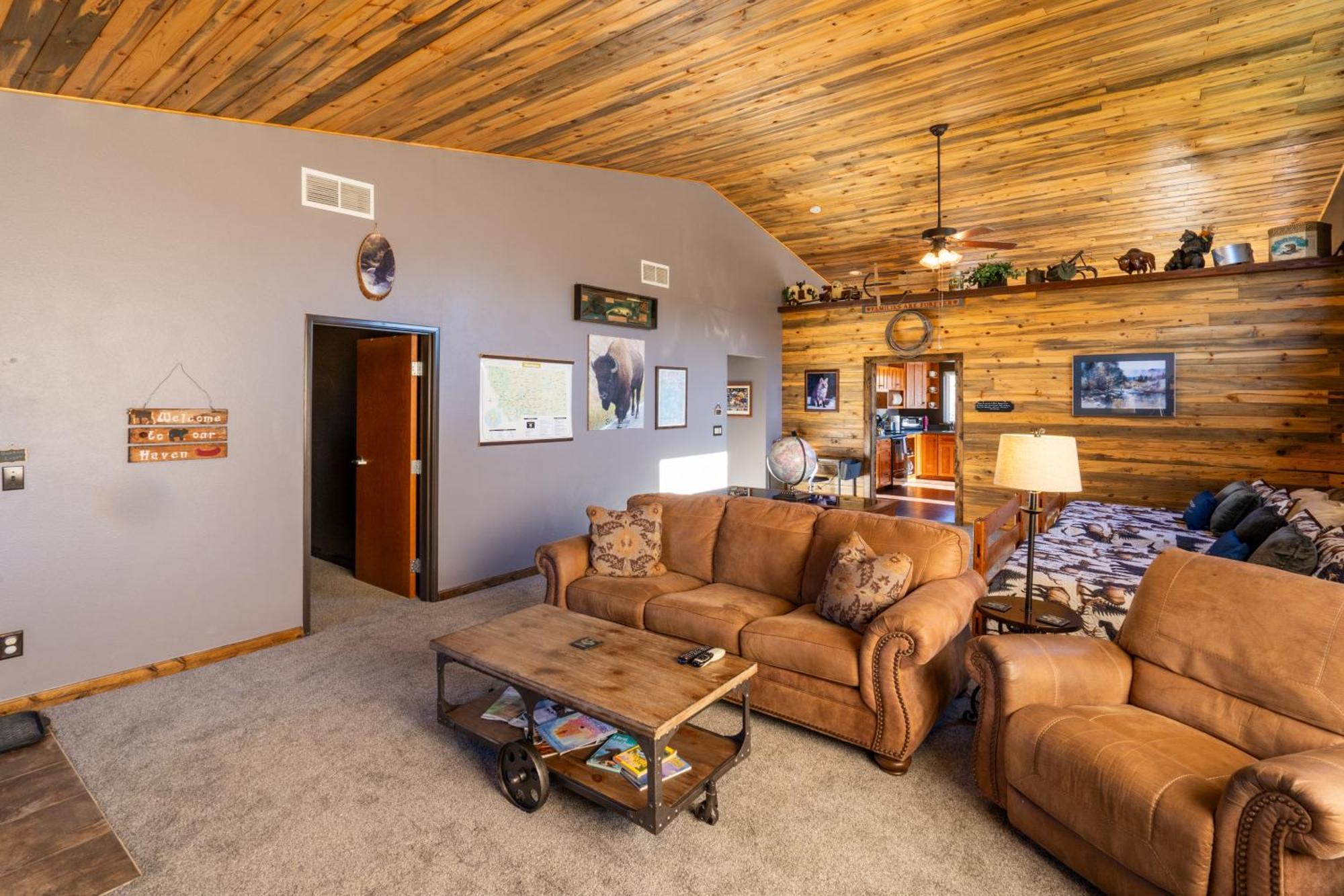 Bison Lodge - Lg Home - 2 Bedrooms - Less Than 5 Miles To Yellowstone North Entrance, Sleeps Up To 8 Gardiner Εξωτερικό φωτογραφία