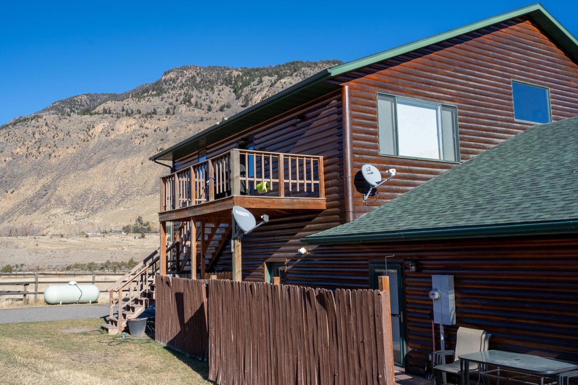 Bison Lodge - Lg Home - 2 Bedrooms - Less Than 5 Miles To Yellowstone North Entrance, Sleeps Up To 8 Gardiner Εξωτερικό φωτογραφία