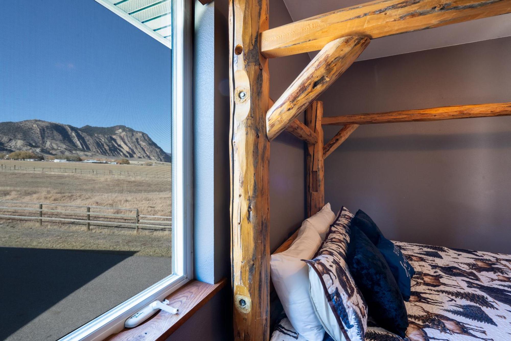 Bison Lodge - Lg Home - 2 Bedrooms - Less Than 5 Miles To Yellowstone North Entrance, Sleeps Up To 8 Gardiner Εξωτερικό φωτογραφία