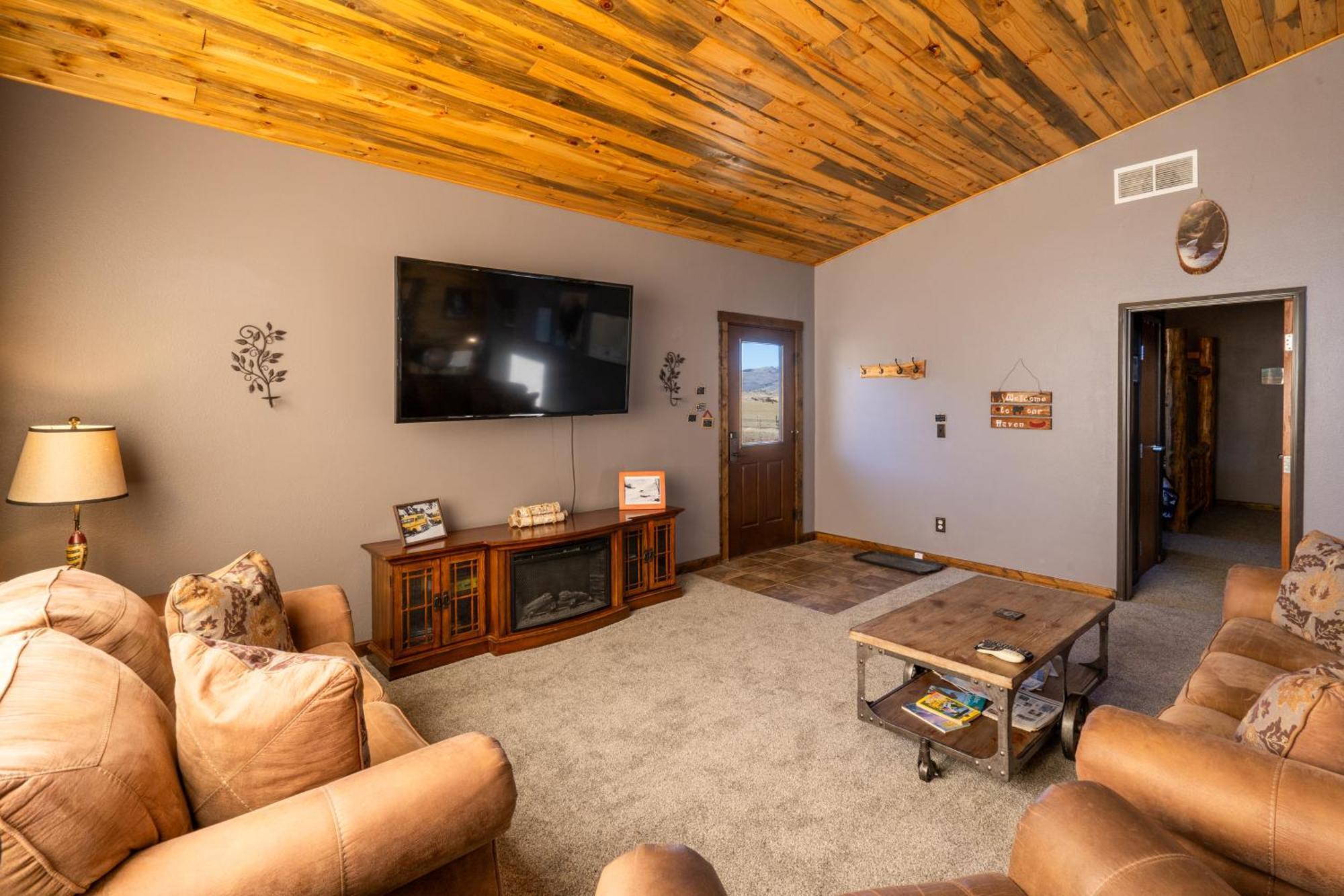 Bison Lodge - Lg Home - 2 Bedrooms - Less Than 5 Miles To Yellowstone North Entrance, Sleeps Up To 8 Gardiner Εξωτερικό φωτογραφία