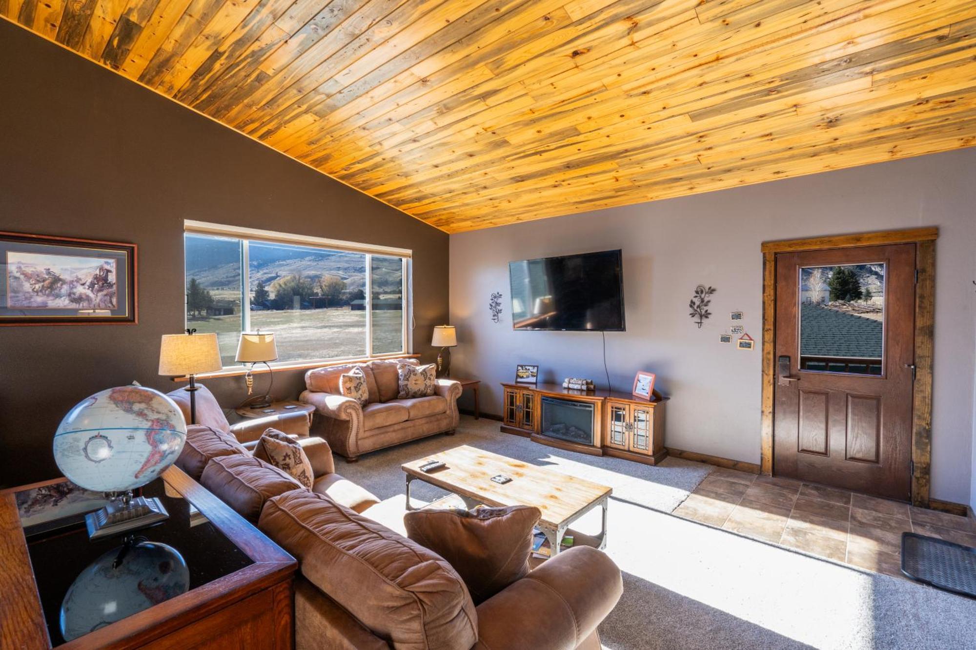 Bison Lodge - Lg Home - 2 Bedrooms - Less Than 5 Miles To Yellowstone North Entrance, Sleeps Up To 8 Gardiner Εξωτερικό φωτογραφία