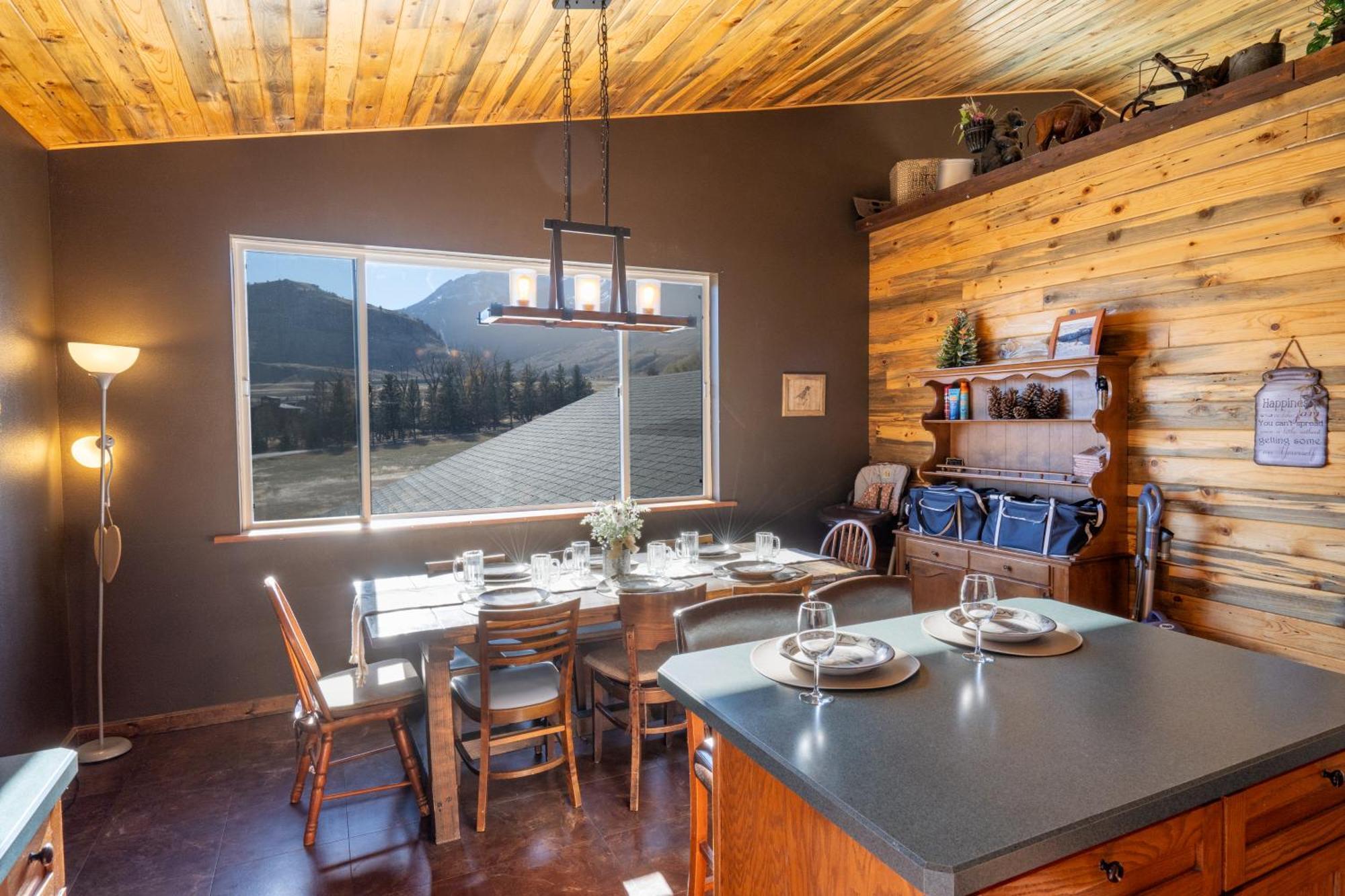 Bison Lodge - Lg Home - 2 Bedrooms - Less Than 5 Miles To Yellowstone North Entrance, Sleeps Up To 8 Gardiner Εξωτερικό φωτογραφία