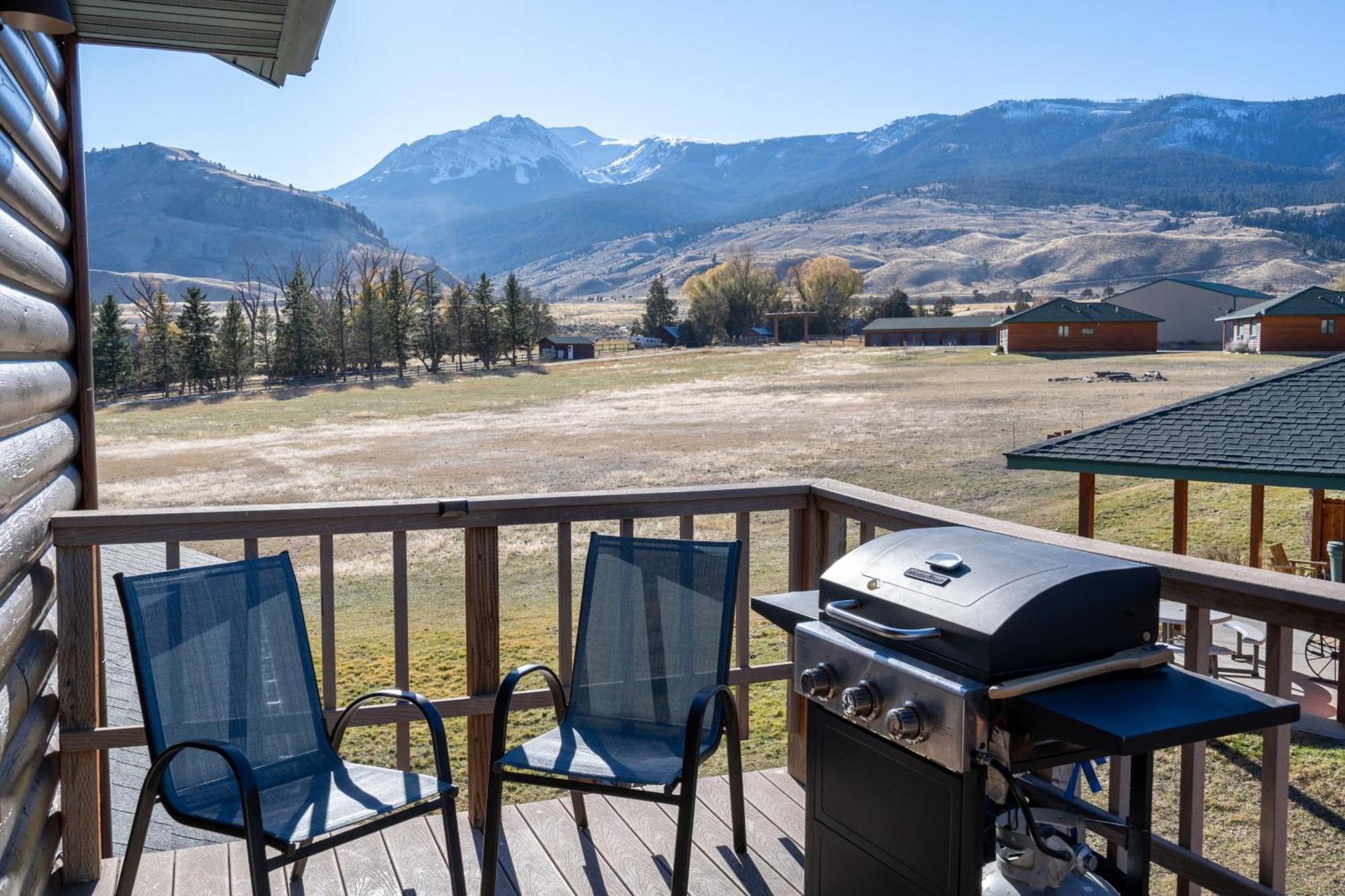 Bison Lodge - Lg Home - 2 Bedrooms - Less Than 5 Miles To Yellowstone North Entrance, Sleeps Up To 8 Gardiner Εξωτερικό φωτογραφία