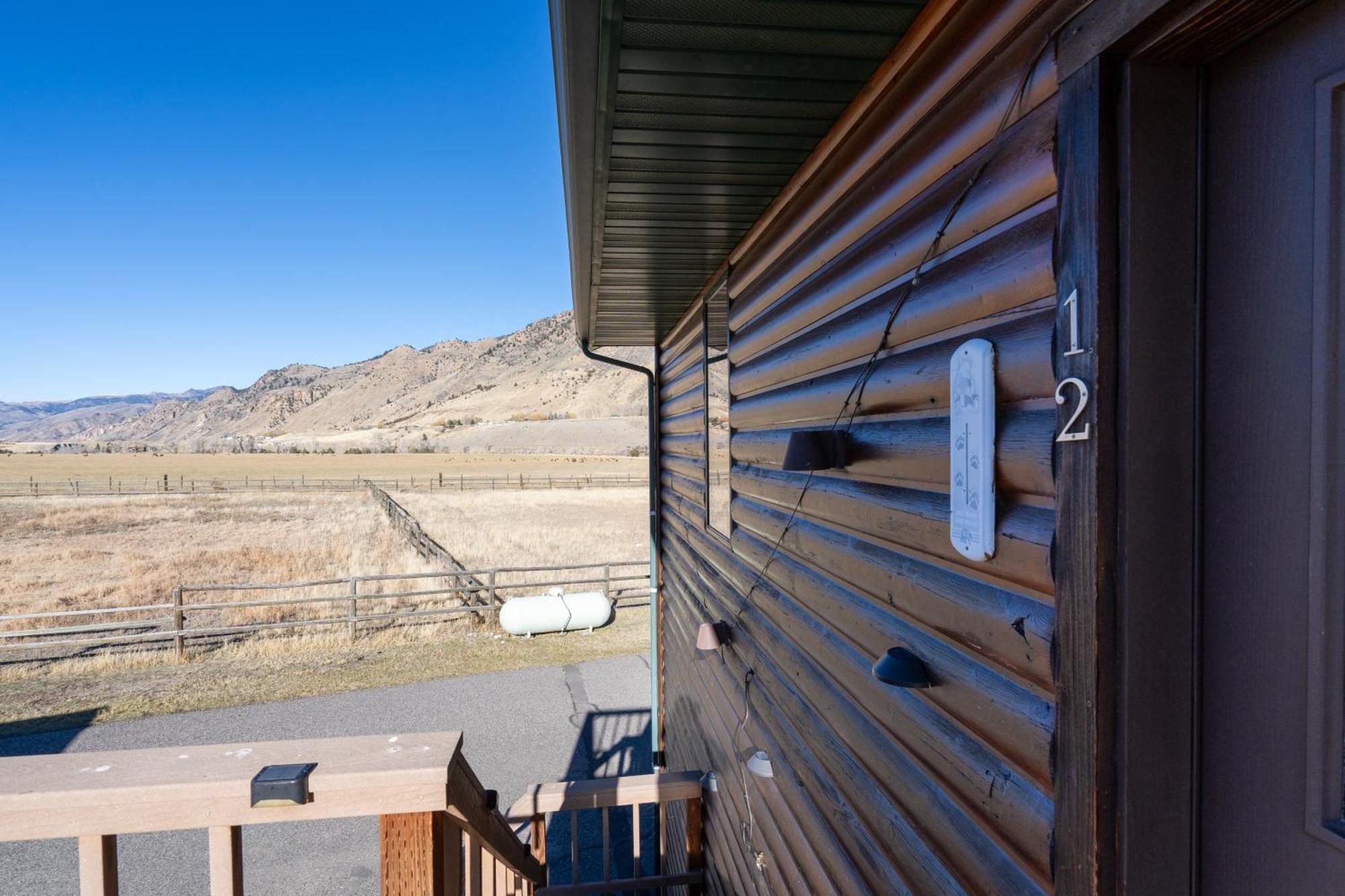 Bison Lodge - Lg Home - 2 Bedrooms - Less Than 5 Miles To Yellowstone North Entrance, Sleeps Up To 8 Gardiner Εξωτερικό φωτογραφία