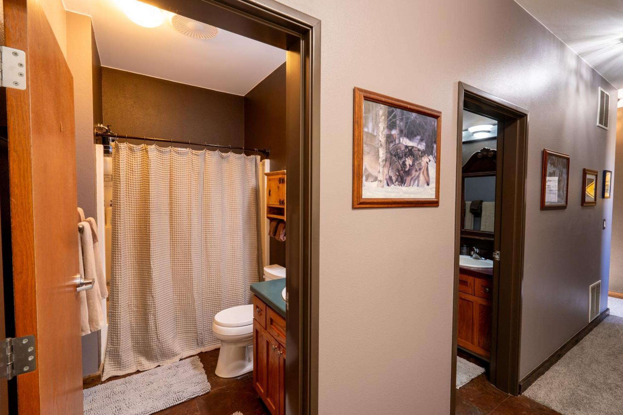 Bison Lodge - Lg Home - 2 Bedrooms - Less Than 5 Miles To Yellowstone North Entrance, Sleeps Up To 8 Gardiner Εξωτερικό φωτογραφία