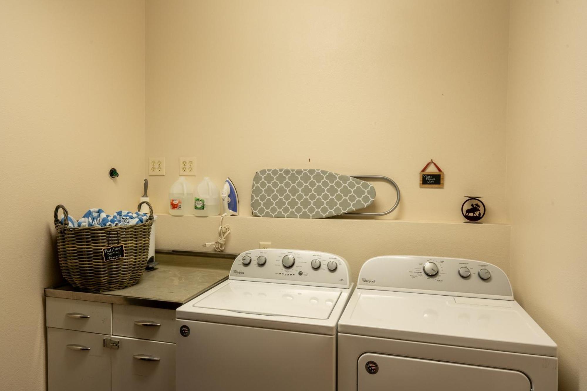 Bison Lodge - Lg Home - 2 Bedrooms - Less Than 5 Miles To Yellowstone North Entrance, Sleeps Up To 8 Gardiner Εξωτερικό φωτογραφία