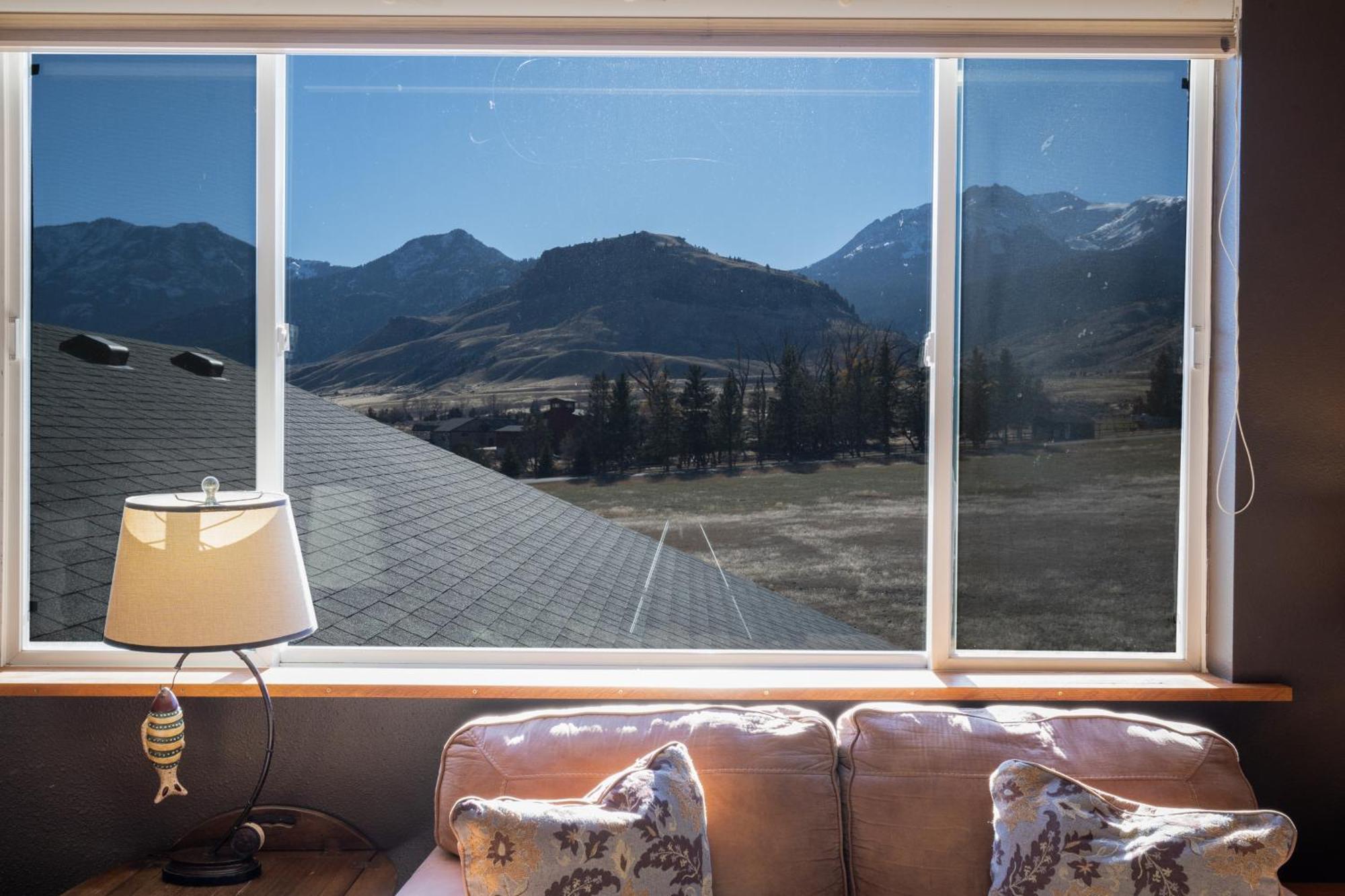 Bison Lodge - Lg Home - 2 Bedrooms - Less Than 5 Miles To Yellowstone North Entrance, Sleeps Up To 8 Gardiner Εξωτερικό φωτογραφία