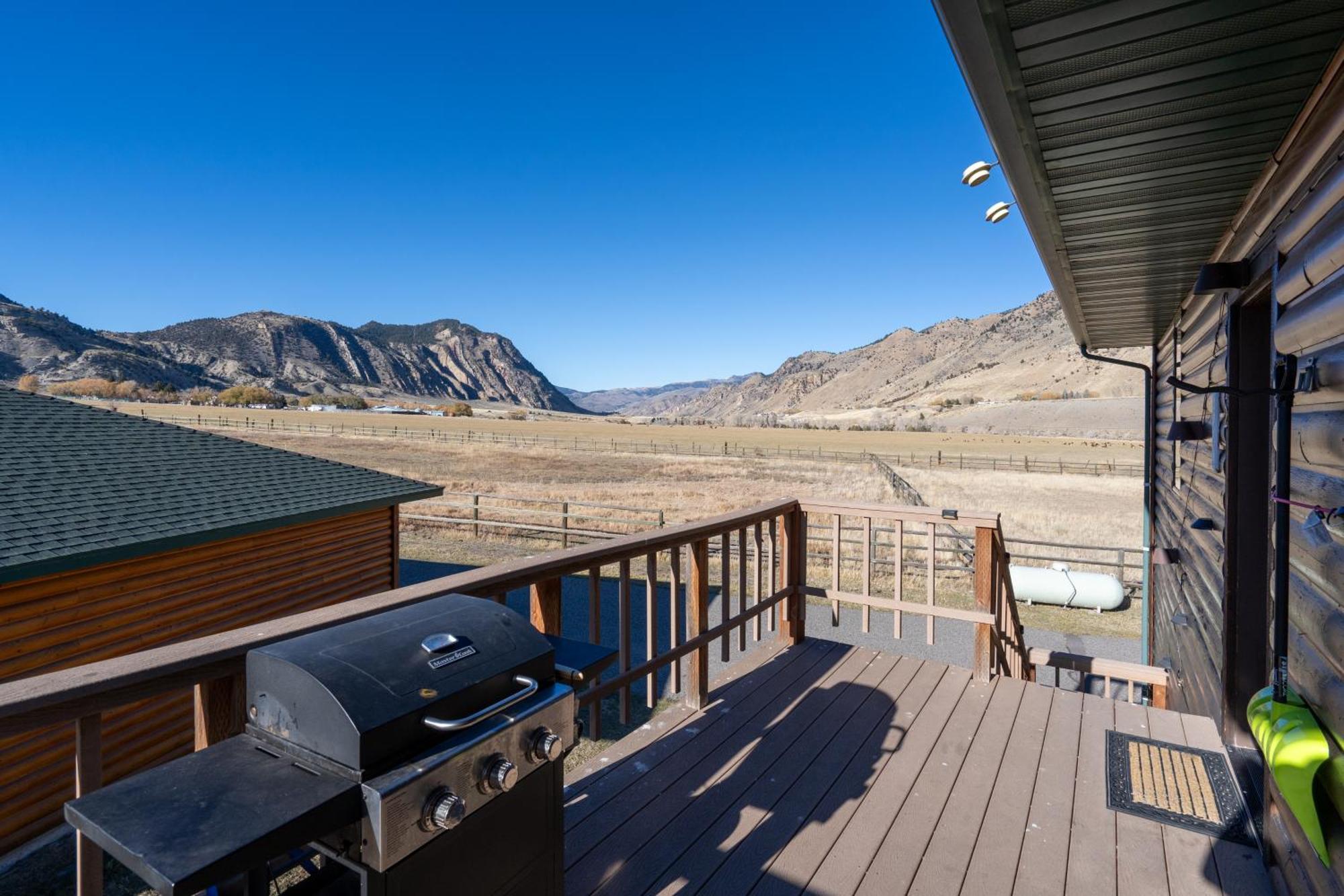 Bison Lodge - Lg Home - 2 Bedrooms - Less Than 5 Miles To Yellowstone North Entrance, Sleeps Up To 8 Gardiner Εξωτερικό φωτογραφία