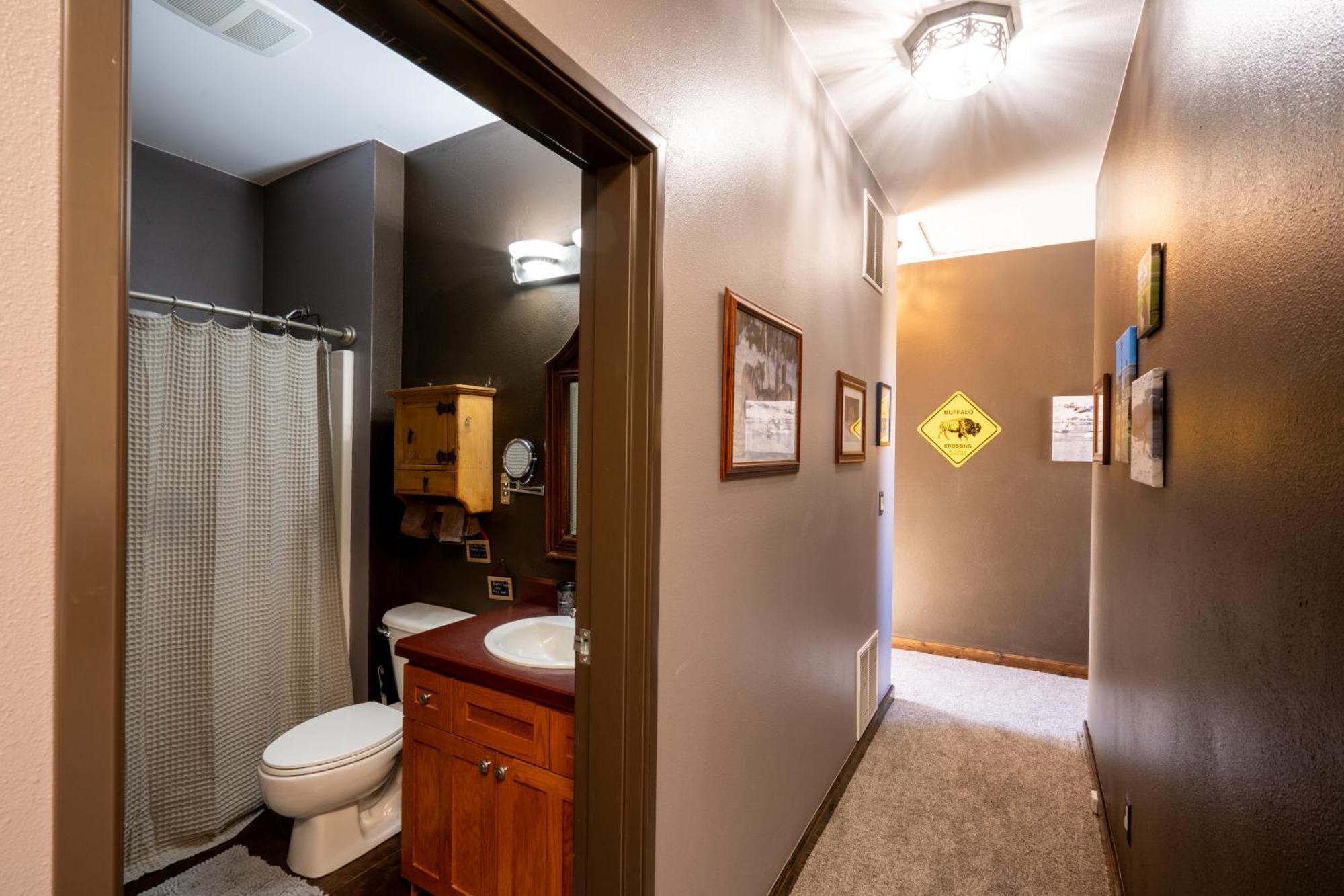 Bison Lodge - Lg Home - 2 Bedrooms - Less Than 5 Miles To Yellowstone North Entrance, Sleeps Up To 8 Gardiner Εξωτερικό φωτογραφία