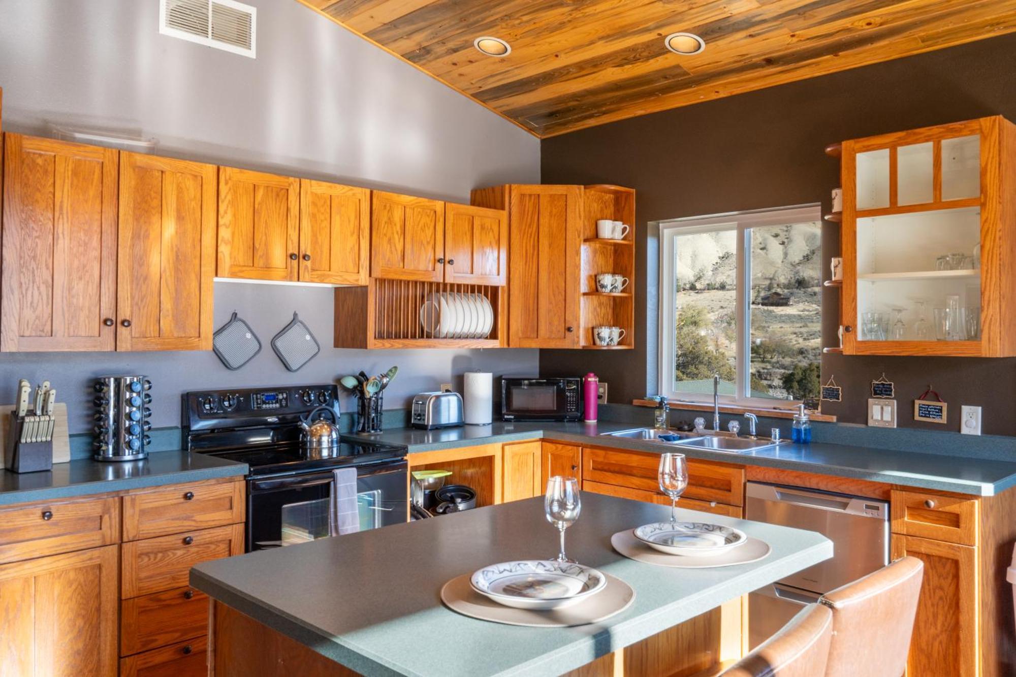 Bison Lodge - Lg Home - 2 Bedrooms - Less Than 5 Miles To Yellowstone North Entrance, Sleeps Up To 8 Gardiner Εξωτερικό φωτογραφία