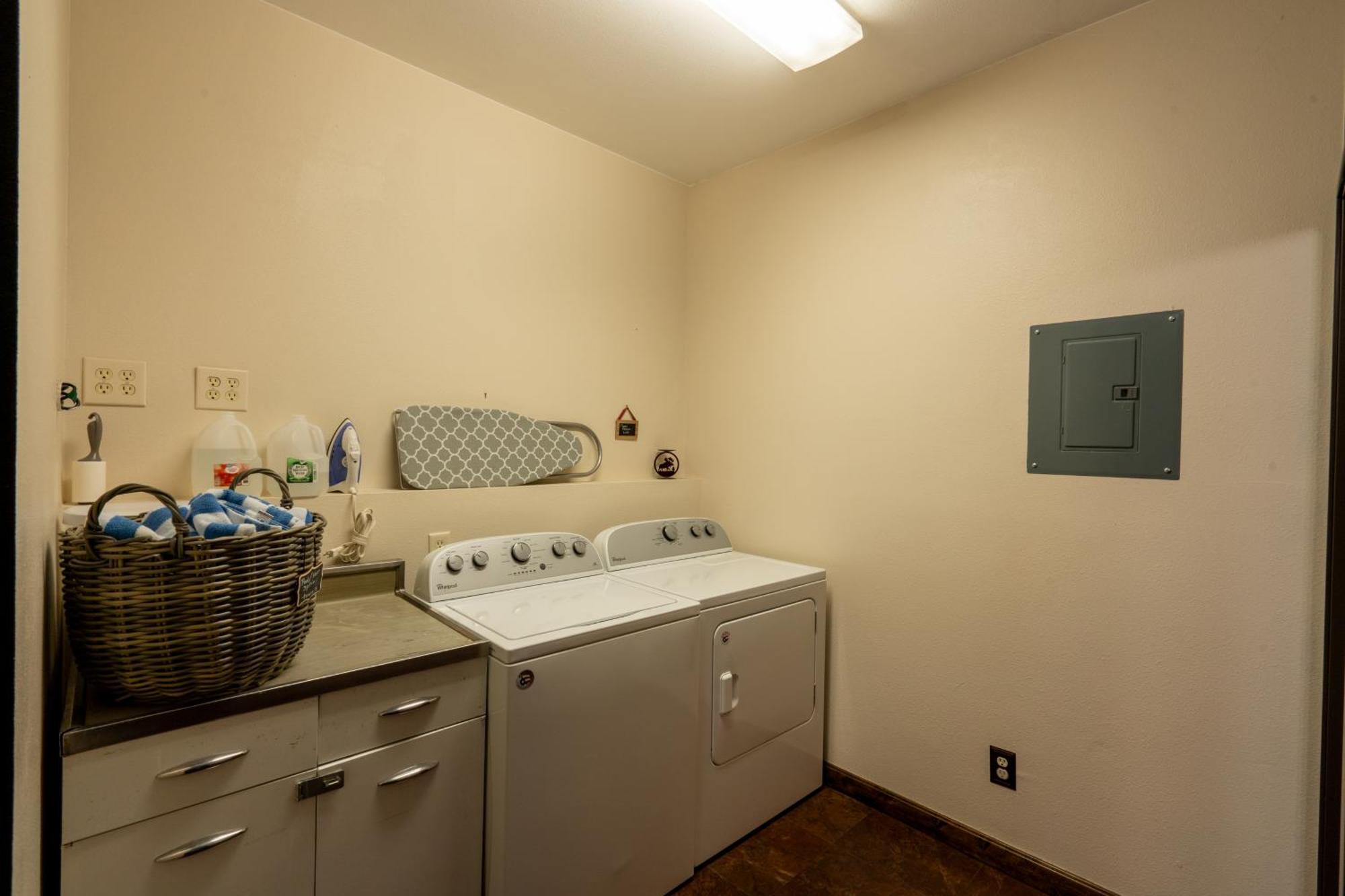 Bison Lodge - Lg Home - 2 Bedrooms - Less Than 5 Miles To Yellowstone North Entrance, Sleeps Up To 8 Gardiner Εξωτερικό φωτογραφία
