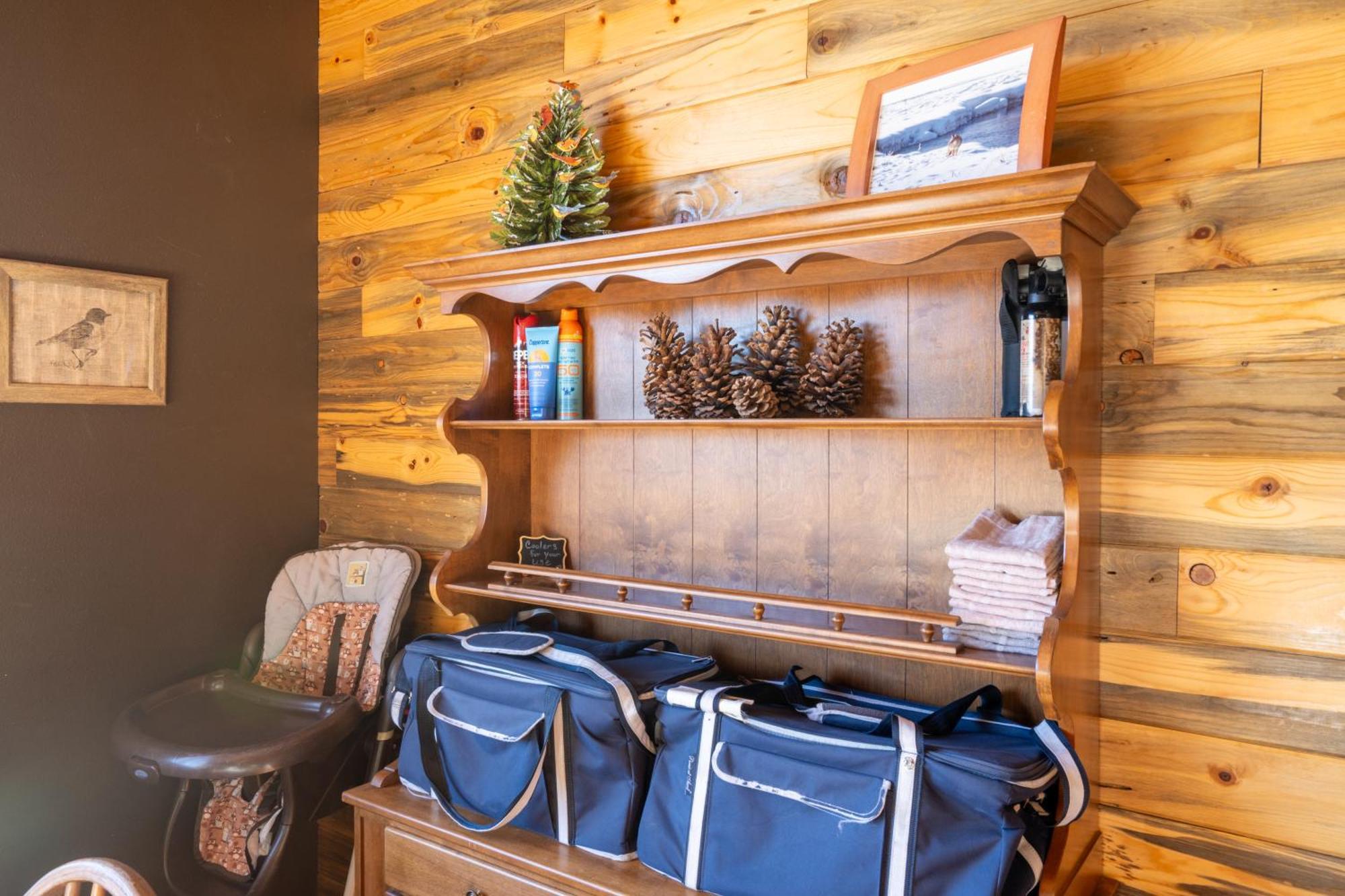 Bison Lodge - Lg Home - 2 Bedrooms - Less Than 5 Miles To Yellowstone North Entrance, Sleeps Up To 8 Gardiner Εξωτερικό φωτογραφία