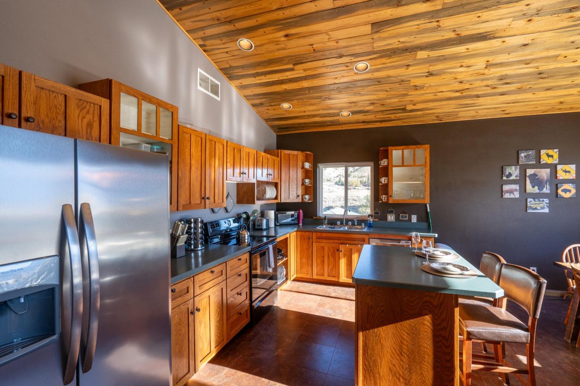 Bison Lodge - Lg Home - 2 Bedrooms - Less Than 5 Miles To Yellowstone North Entrance, Sleeps Up To 8 Gardiner Εξωτερικό φωτογραφία